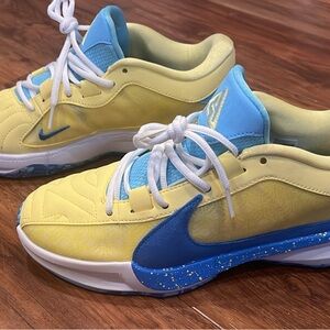 Nike Zoom “Freak 5” shoes UNISEX size 7.5 men’s, 9 women’s